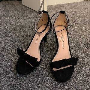 Chinese Laundry Los Angeles Black Strappy Heels Size 7